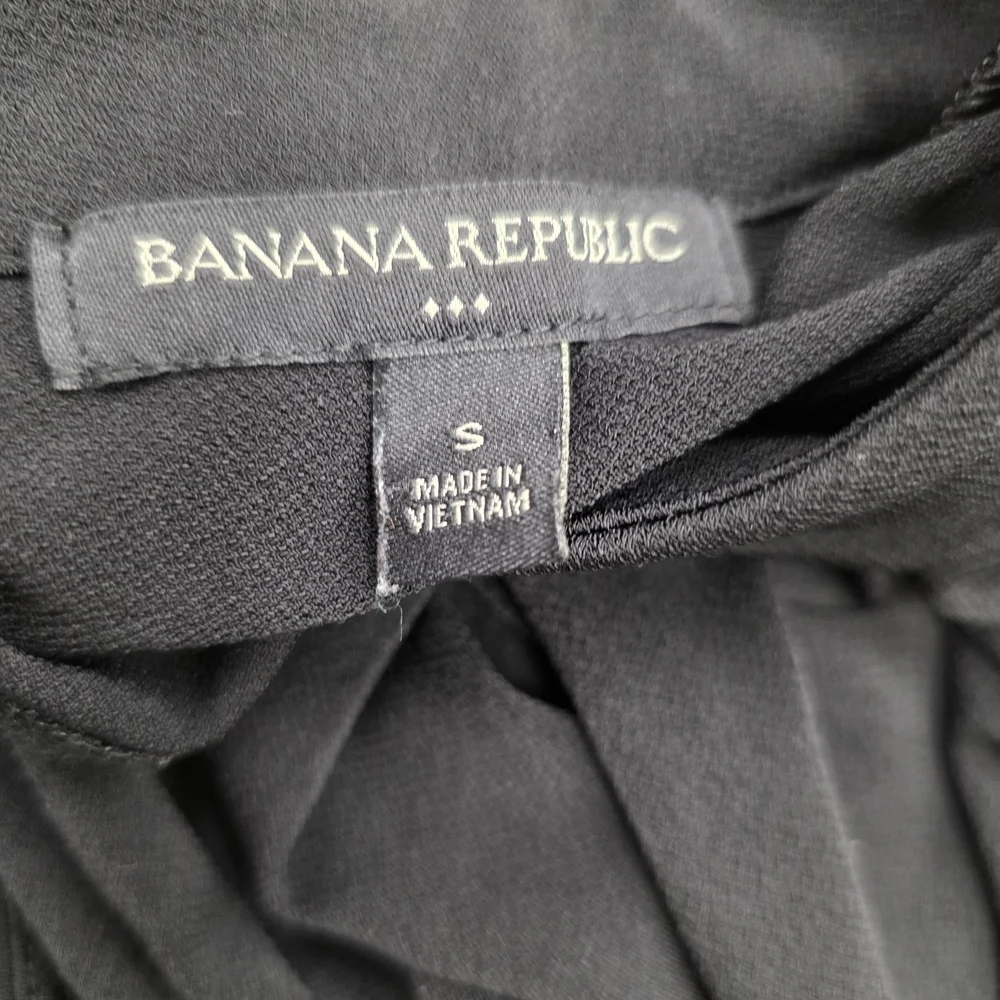 Banana Republic Black Sleeveless Blouse - Picture 7 of 8
